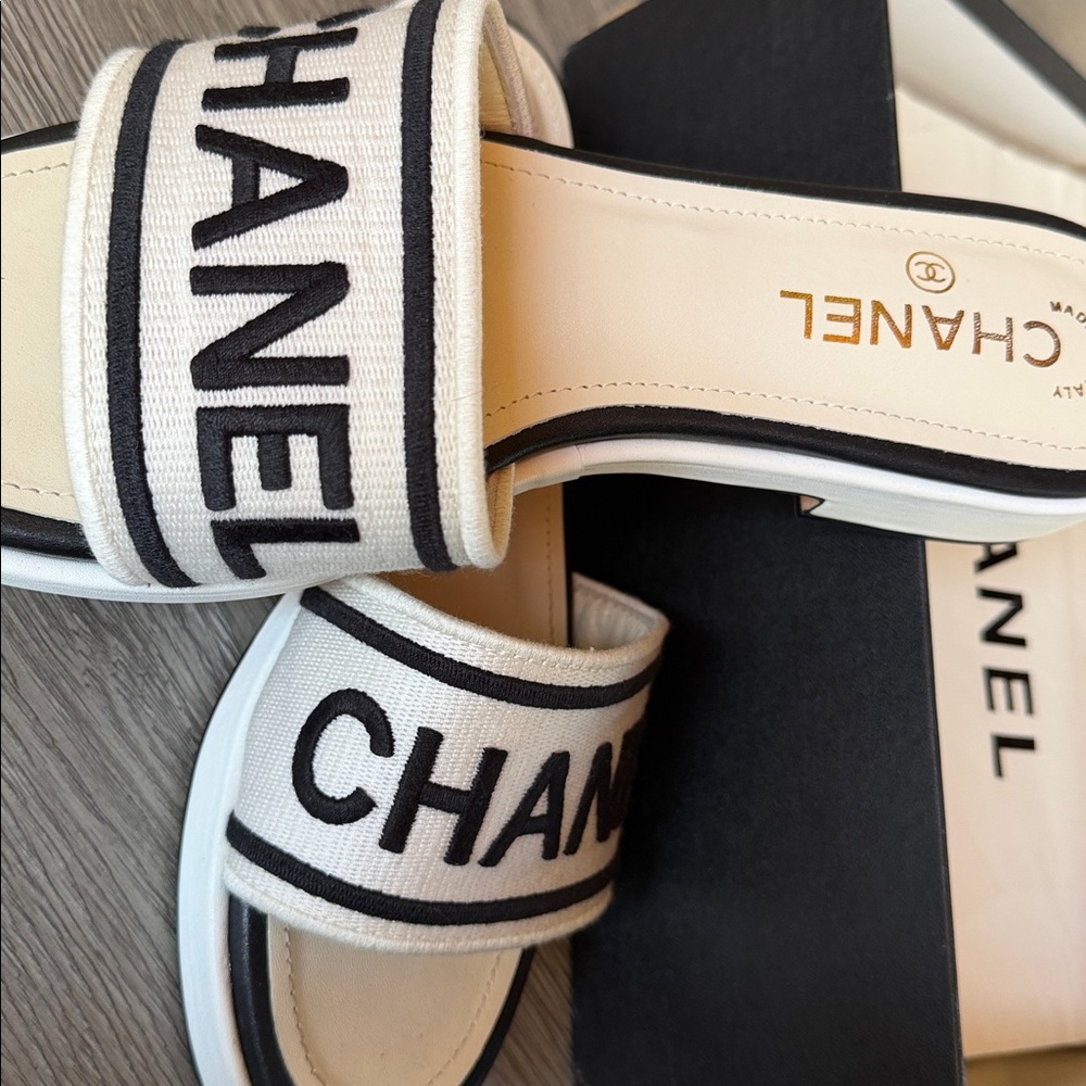 CHANEL Cream and Black Logo Slide Sandals - Picture 6 of 8